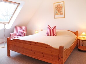 2 bedrooms, travel cot