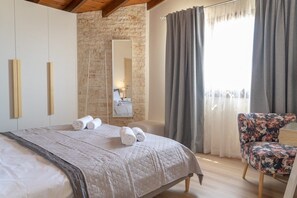 4 bedrooms, iron/ironing board, travel cot, free WiFi