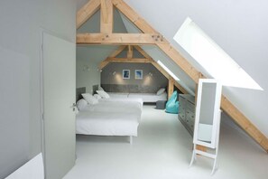 7 habitaciones, tabla de planchar con plancha, wifi y ropa de cama
