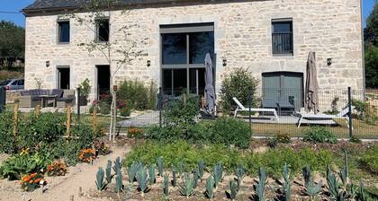 Magnificent Gîte between AUBRAC and MARGERIDE