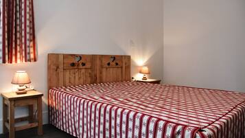 1 habitación, decoración personalizada y muebles diferentes