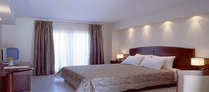 Habitación panorámica - 1 cama matrimonial o 2 individuales | Caja de seguridad en la habitación y espacio para trabajar con laptop