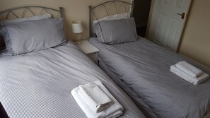 3 bedrooms, iron/ironing board, WiFi, bed sheets