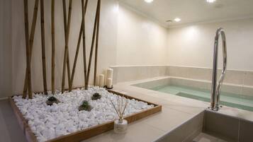 Indoor spa tub