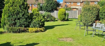 1 Bedroom Annex - 2 Mins From Train Station