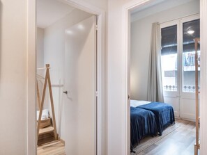 2 chambres, fer et planche à repasser, accès Internet, draps fournis