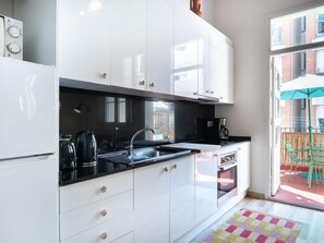 Réfrigérateur, micro-ondes, four, cafetière/bouilloire