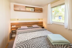 2 bedrooms, free WiFi, bed sheets - Dog friendly Vacation Apartment "Tonis Hütte" with Covered Terrace and Garden (Hohenfels)