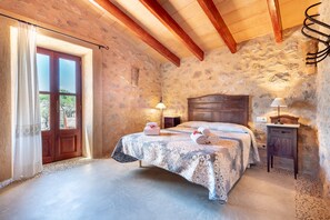 3 bedrooms, iron/ironing board, free WiFi, bed sheets - Holiday Home "Ses Eres" in the Northeast of Mallorca with Mountain View and Pool (ARTA)