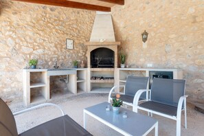 Property grounds - Holiday Home "Ses Eres" in the Northeast of Mallorca with Mountain View and Pool (ARTA)