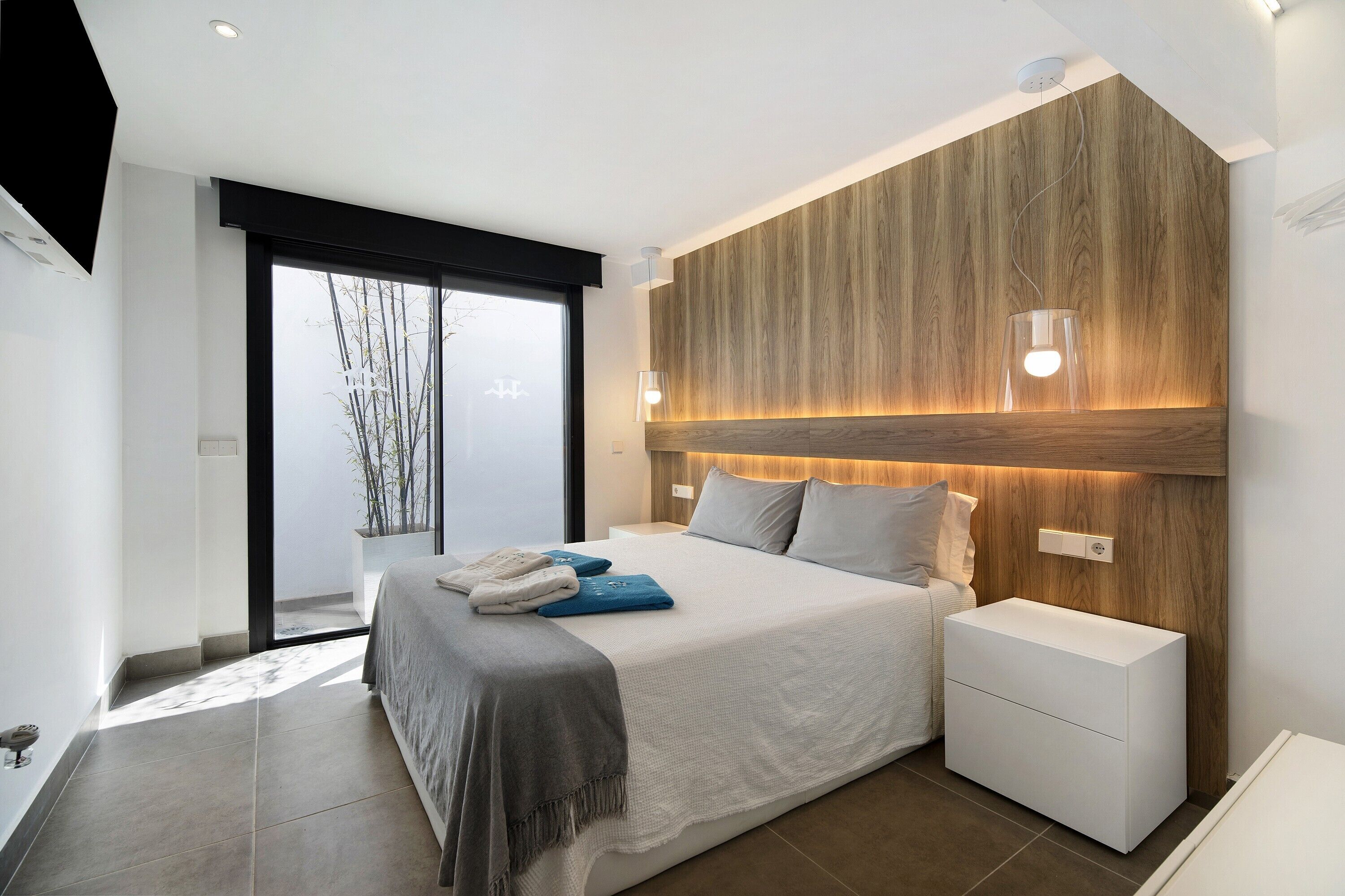 4 slaapkamers, een strijkplank/strijkijzer, gratis wifi, beddengoed