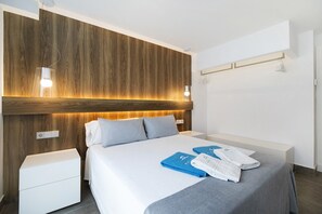 4 slaapkamers, een strijkplank/strijkijzer, gratis wifi, beddengoed