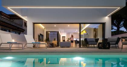 Luxury "Manuela Sea Villa" with Infinity Pool, Air Condition, Fitness Area & Wi-Fi