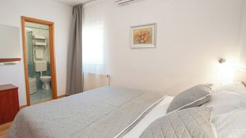 1 bedroom, internet, bed sheets