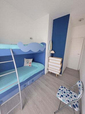 2 chambres, fer et planche à repasser, accès au Wi-Fi (inclus)