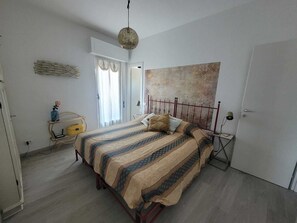 2 chambres, fer et planche à repasser, Wi-Fi gratuit, draps fournis