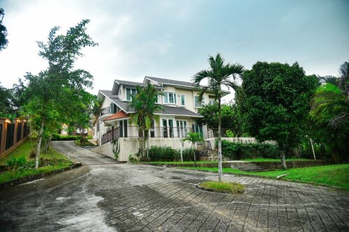 La Putra Villa Garden