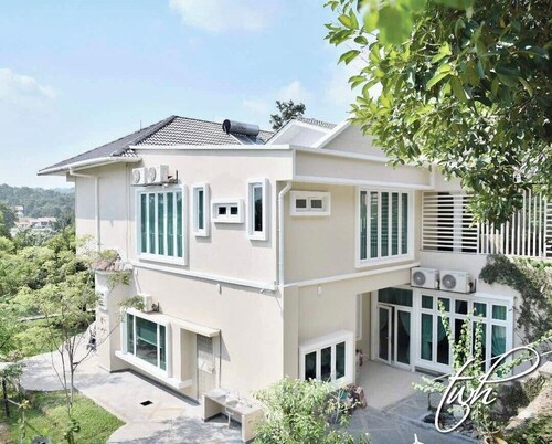 La Putra Villa Garden