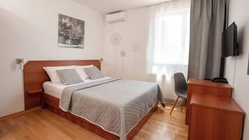 1 bedroom, internet, bed sheets