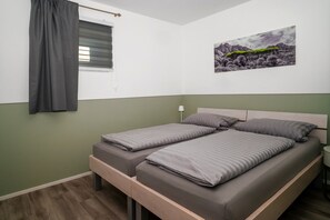 1 slaapkamer, een strijkplank/strijkijzer, gratis wifi, beddengoed
