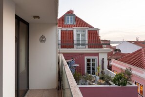 Exterior detail - JOIVY Spacious flat in Bairro Alto (Lisboa)