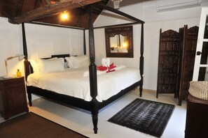 4 Schlafzimmer, Zimmersafe, Schreibtisch, Bügeleisen/Bügelbrett