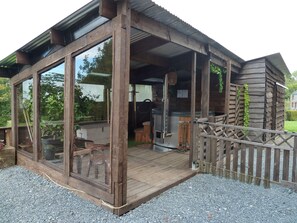 Terrace/patio - "Chez Lulu - Gîte cocon avec BAIN NORDIQUE ** / SAUNA Ardenne (Nassogne (Bande))