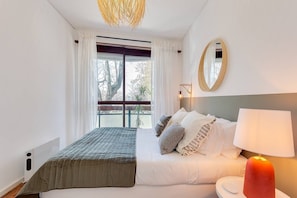 1 chambre, fer et planche à repasser, lit de bébé portatif, Wi-Fi