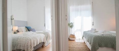 2 soverom, strykejern/-brett, reiseseng for barn og wi-fi