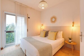 2 slaapkamers, een strijkplank/strijkijzer, reisbedje, wifi