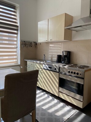 Oven, stovetop, coffee/tea maker, electric kettle