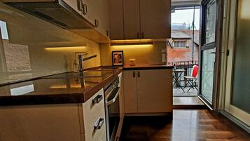 Réfrigérateur, micro-ondes, cafetiÚre/bouilloire, bouilloire électrique