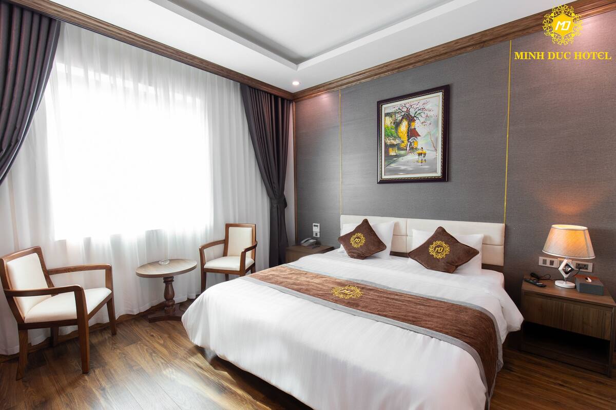 Minibar, escritorio, cortinas blackout y wifi gratis