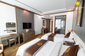 Minibar, escritorio, cortinas blackout y wifi gratis