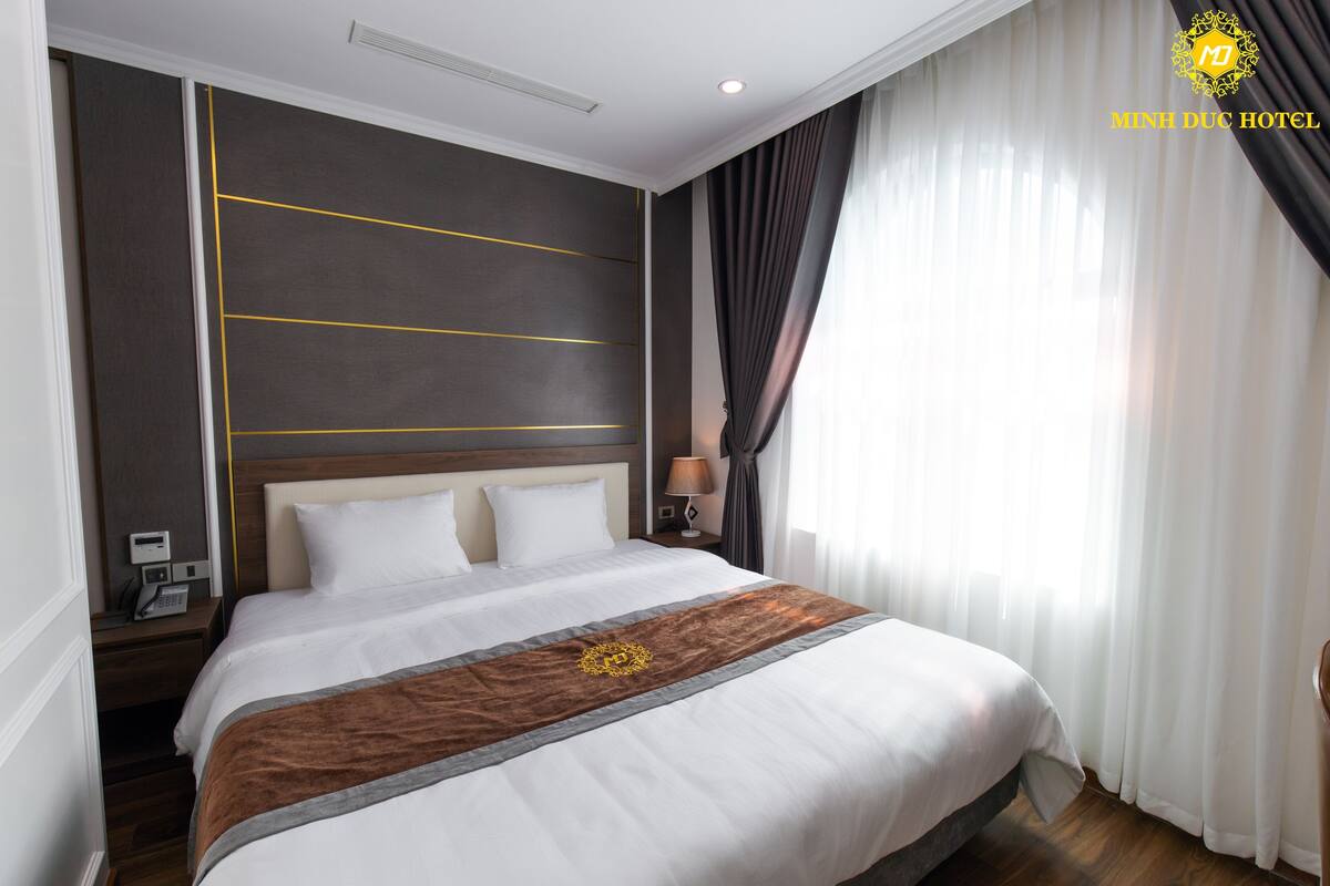 Minibar, escritorio, cortinas blackout y wifi gratis