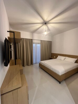 Chambre Double Supérieure, terrasse | Literie de qualité supérieure, matelas mémoire de forme, bureau