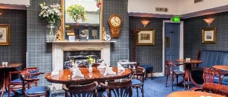 Breakfast, lunch, dinner served; local and international cuisine