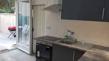 Fridge, microwave, stovetop, electric kettle