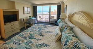 Honeymoon Studio, 1 King Bed, Kitchen, Ocean View | Iron/ironing board, free WiFi, bed sheets - Daytona Beach Studios (Daytona Beach)