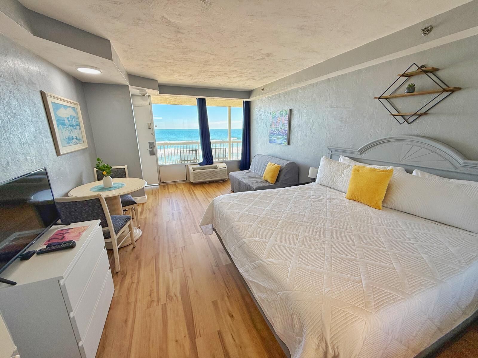 Estudio romántico, cocina | Tabla de planchar con plancha, wifi gratis, ropa de cama