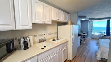 Romantic Studio, Kitchenette, Ocean View | Iron/ironing board, free WiFi, bed sheets
