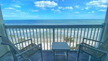 Panoramic Studio, 2 Queen Beds, Kitchen, Ocean View