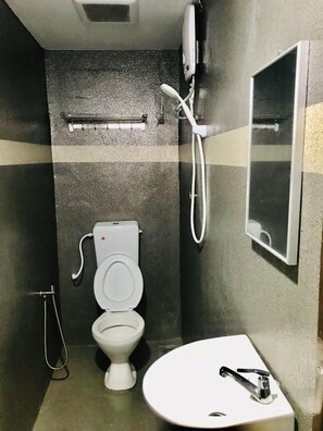 淋浴設備、吹風機、毛巾、肥皂