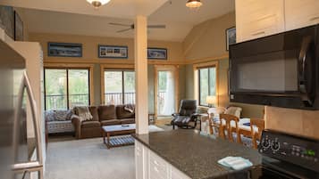 Condo, 2 Bedrooms | Private kitchen | Fridge, microwave, oven, dishwasher
