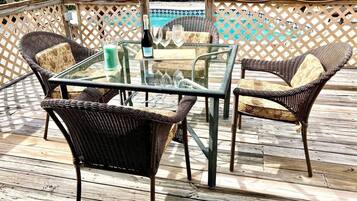 Villa, 2 Bedrooms | Tempat makan luar