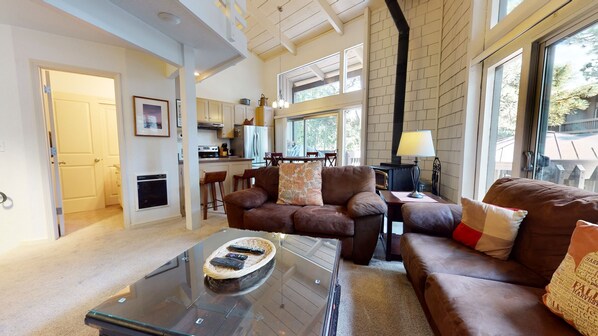 Condo, 3 Bedrooms | Living area