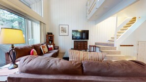 Condo, 3 Bedrooms | Living area