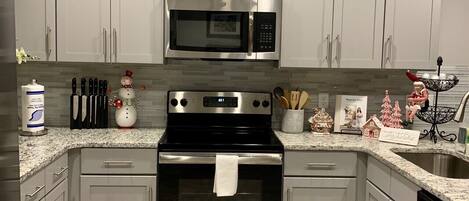 Refrigerador, microondas, horno, placa de cocina