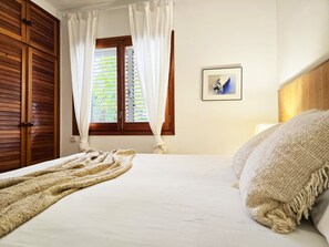 4 chambres, fer et planche à repasser, accès au Wi-Fi (inclus)