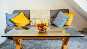Luxury House, Private Bathroom, Courtyard View | Lounge - The Melin Griffin House (Cardiff)